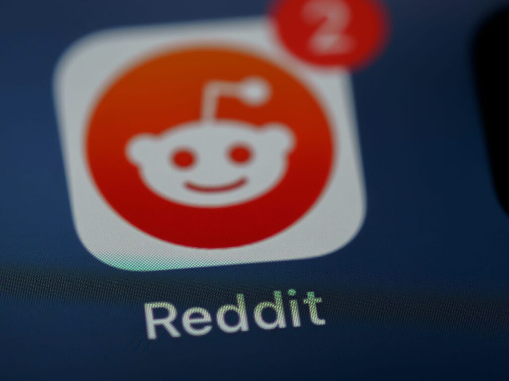 Google afianza su monopolio de búsqueda en Reddit tras bloqueo a otros motores